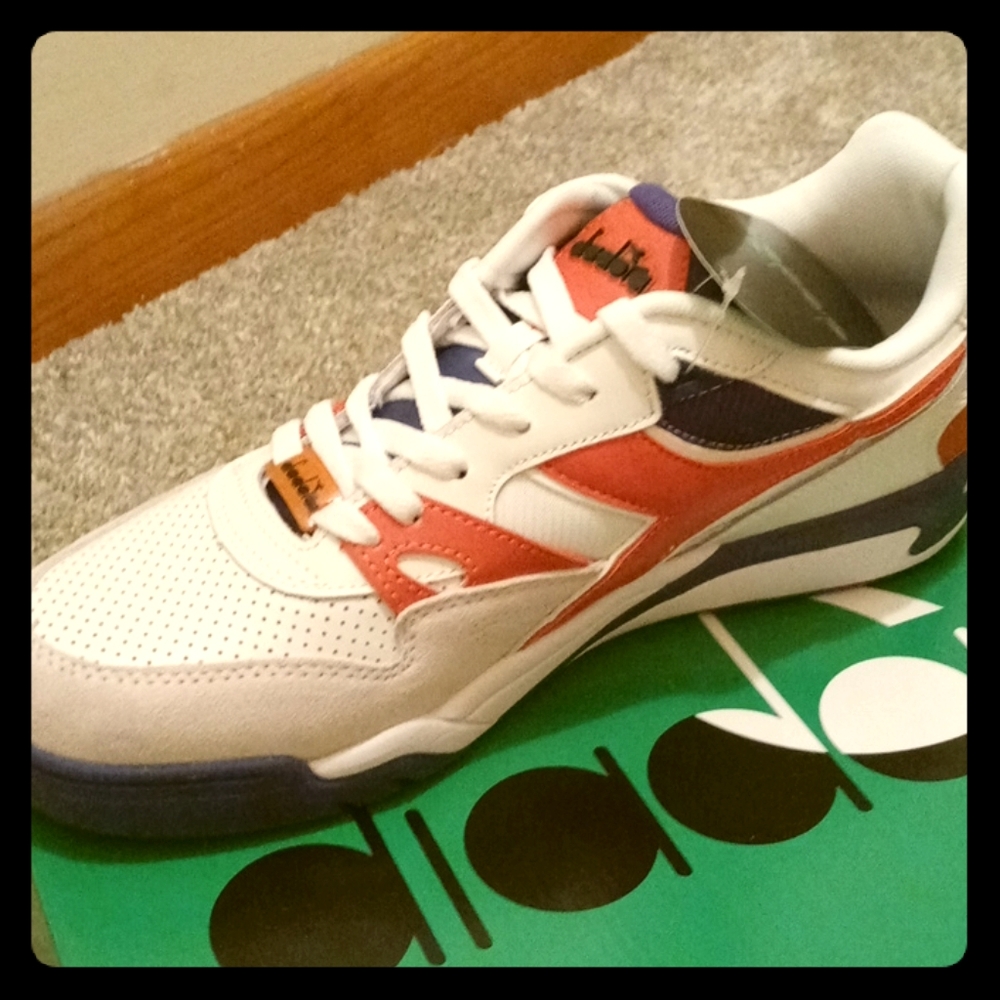 Diadora